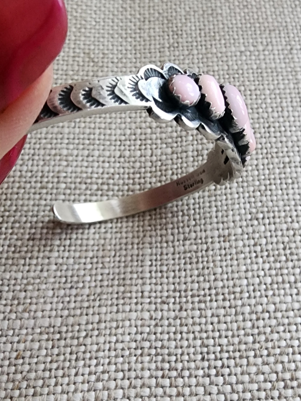 Pink Conch And STERLING  Silver Cuff Signed And Stamped By Navajo Artist - Picture 2 of 3